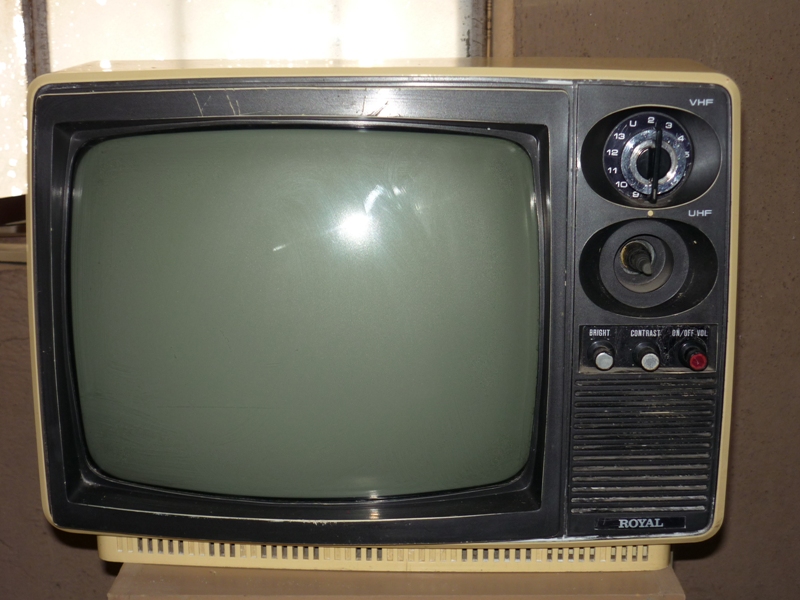 1542814704 508 272685 television pequena blanco y negro