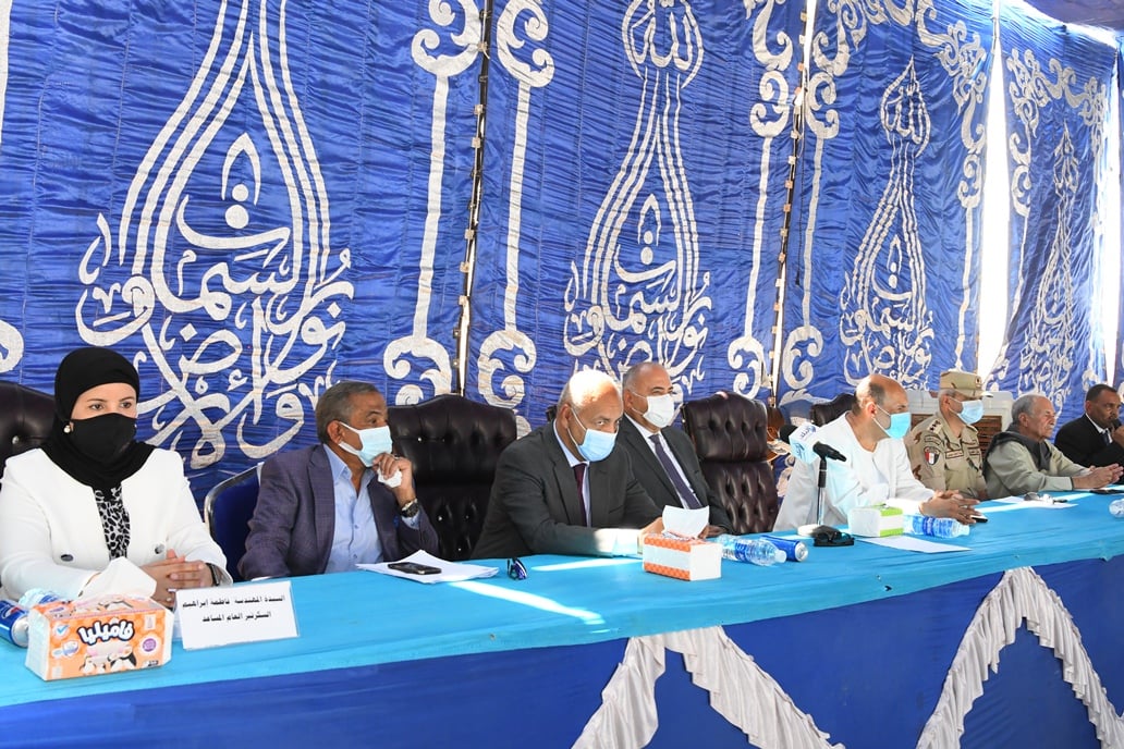 جانب من المؤتمر- الصفحة الرسمية لإعلام محافظة قنا 