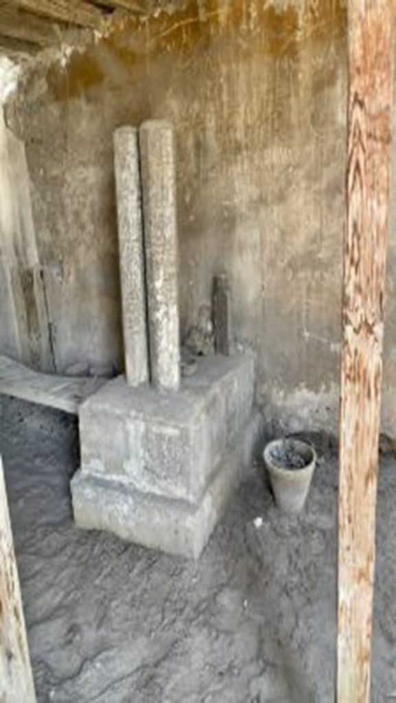 قبر الأمير اسماعيل أوضباشا الطويل بعد السرقة تصوير دكتور مصطفى الصادق 225x300 1