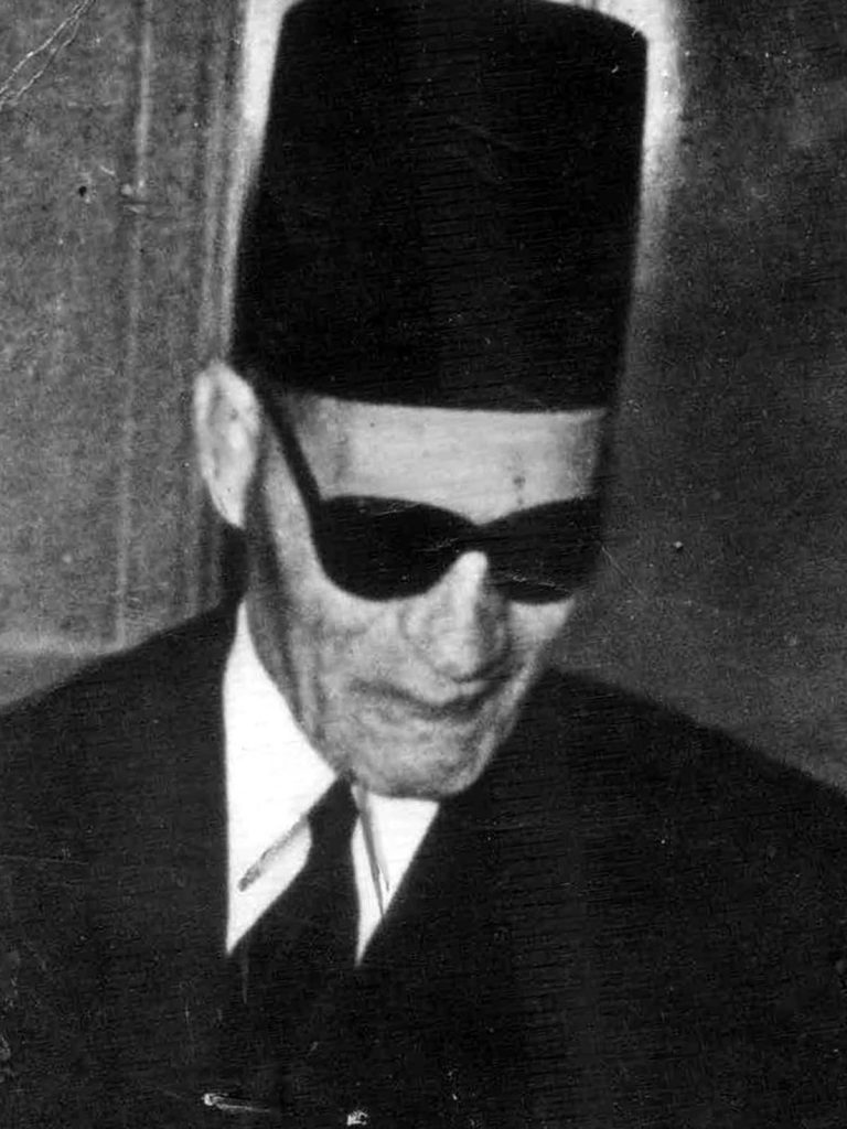 طه حسين بالطربوش 1
