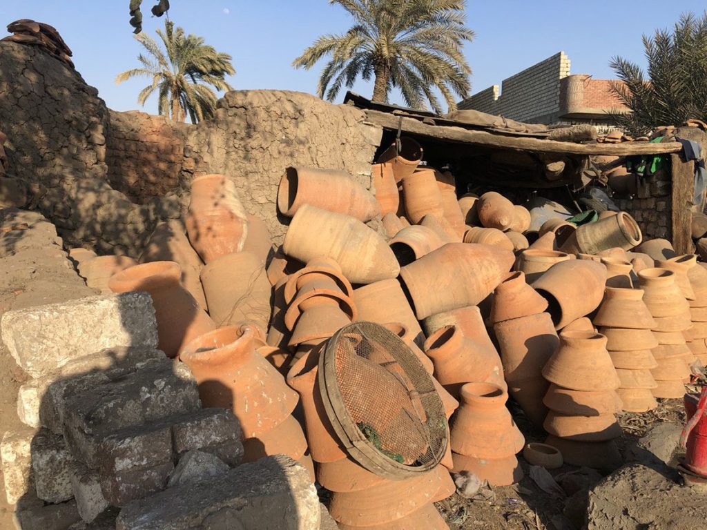 الفخار بعد خروجه من الفرن