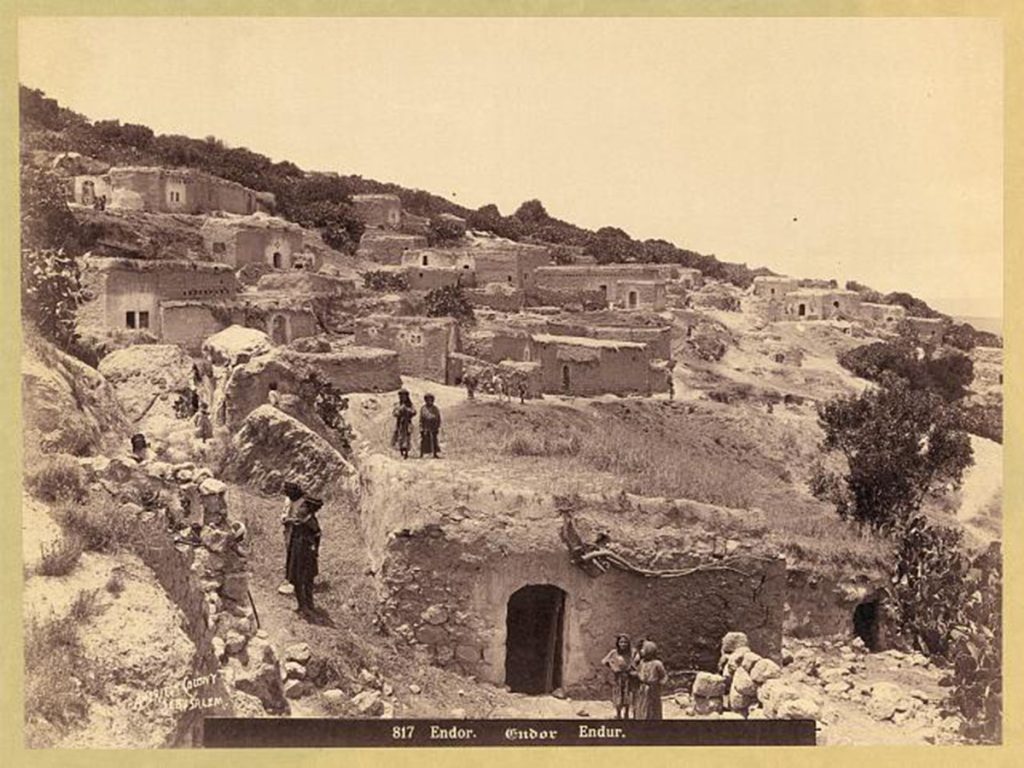 البدو أمام منازل حجرية في القدس بين عام 1900 و 1910 1