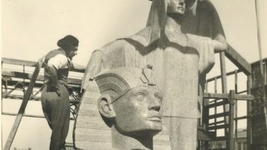 مختار أثناء العمل فى تمثال نهضة مصر