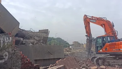 جانب من عمليات الهدم.. تصوير: شهاب طارق