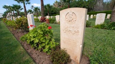 قبر الجندي السنغالي المسلم مزين بالخط الثلث البديع.. تصوير: وليد منتصر
